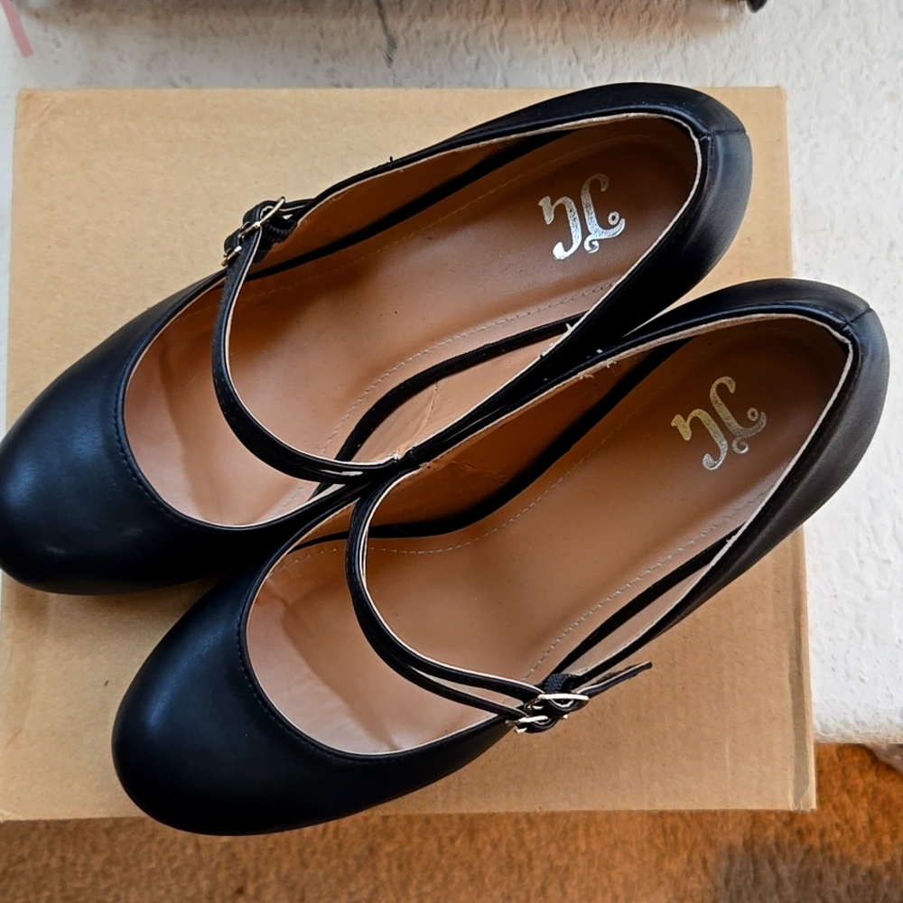 Journee Womens Wendy Round Toe High Block Heel